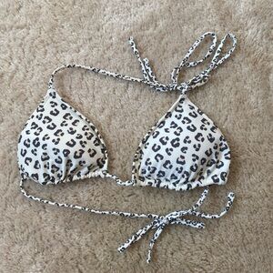 Abercrombie & Fitch triangle cheetah bikini top